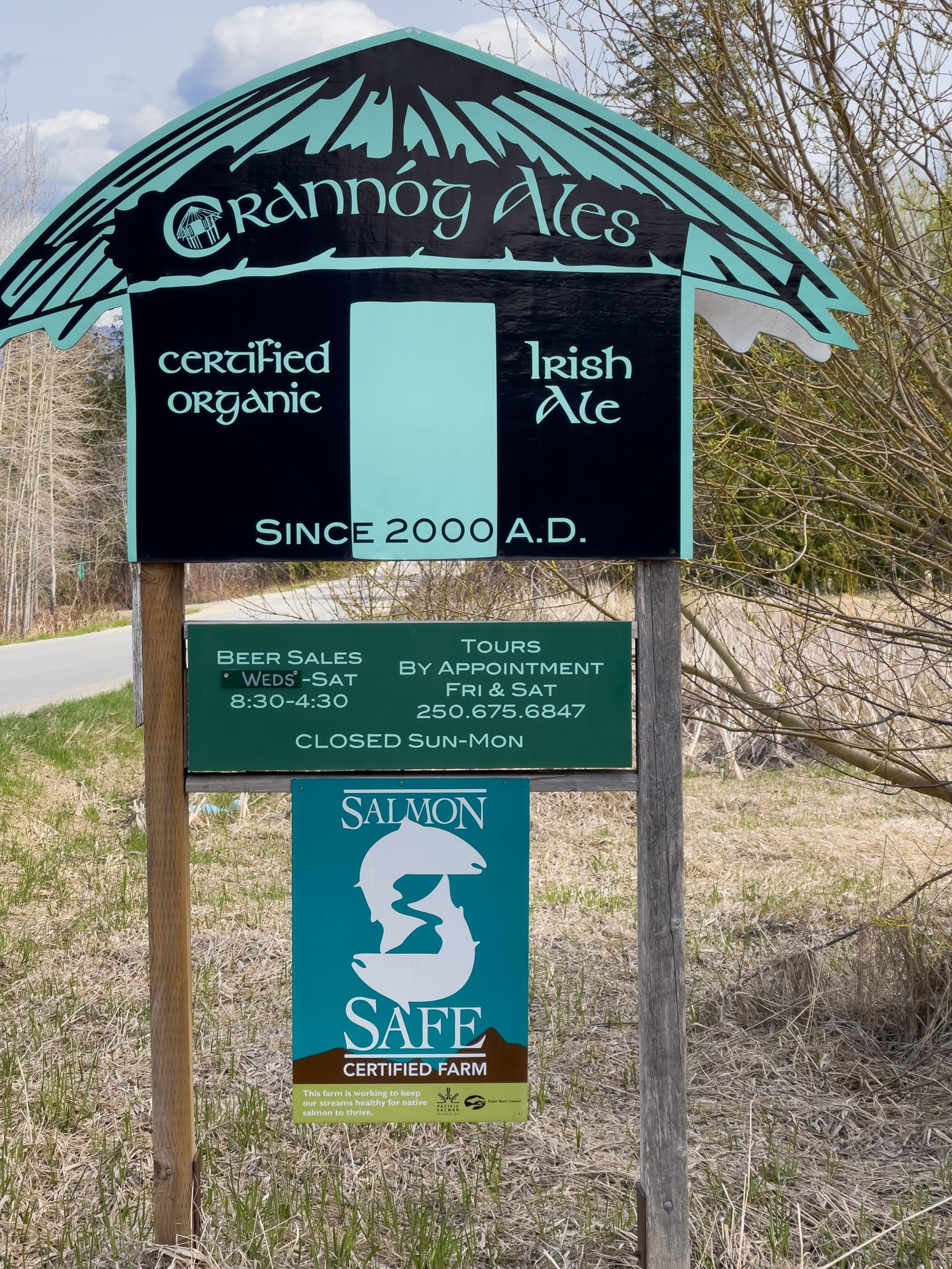 The entry signpost at Crannóg Ales in Sorrento, BC