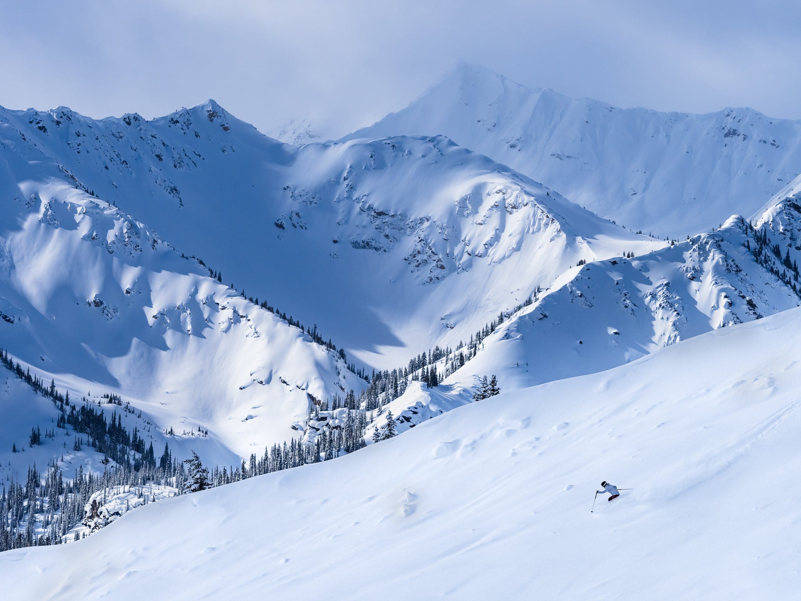 Skiing in Golden, BC (photo: Maur Mere Media)